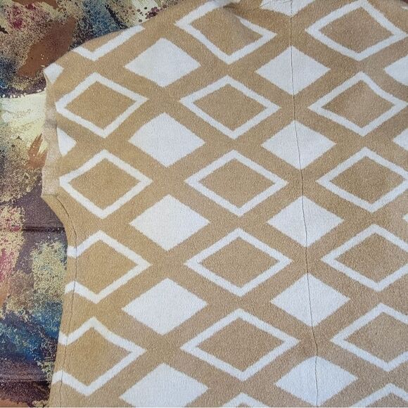 Lane Bryant Tan and White Geometric Poncho - Picture 16 of 16